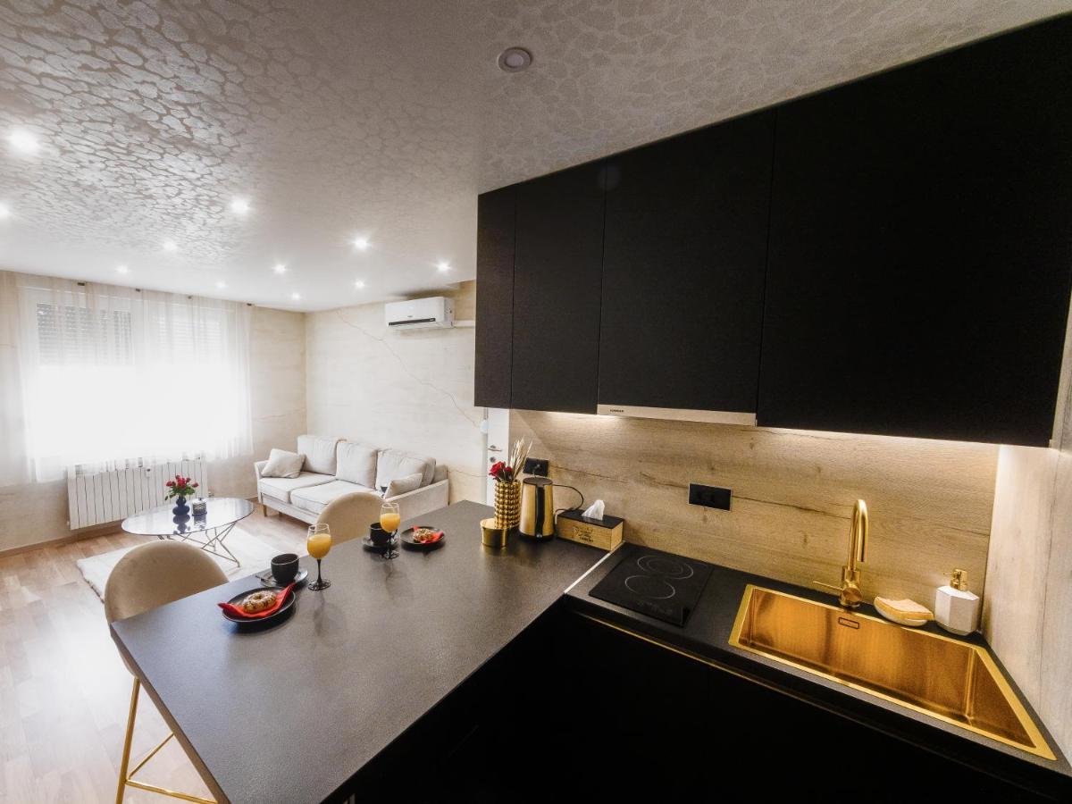 Apartman Stari Toranj II Leilighet Vukovar Eksteriør bilde